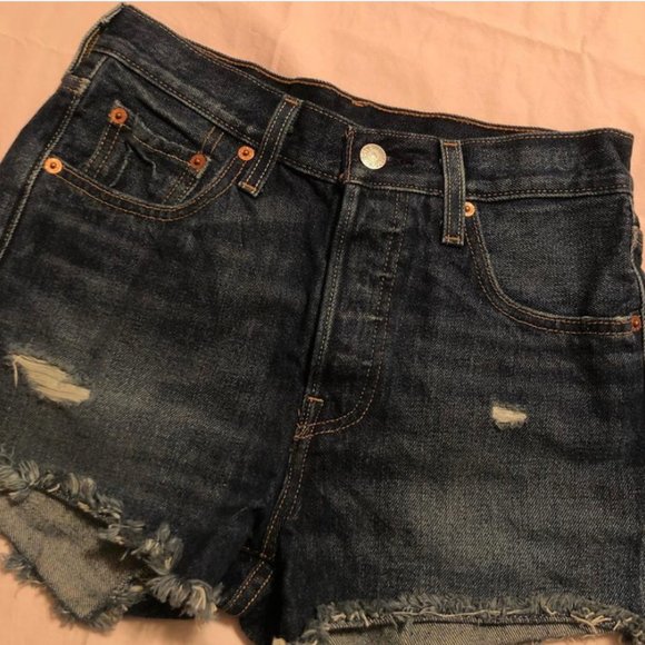 Levi's 501 Shorts - Picture 2 of 3